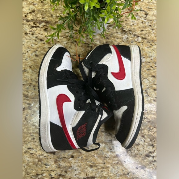 Air Jordan 1 Retro High BG Black GYM Red White Sneaker 13C - Picture 3 of 7
